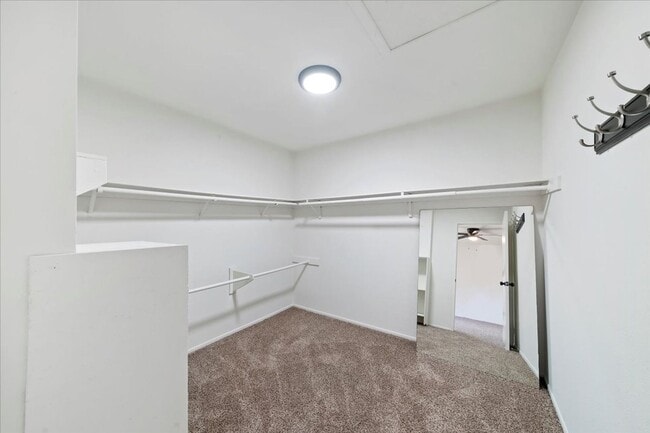 Building Photo - Canyon Crest Beauty***MOVE IN READY***