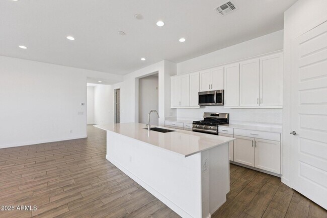Building Photo - 531 S Owl Dr
