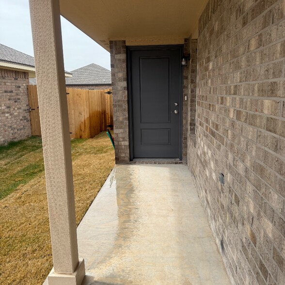 Building Photo - 10408 Admire St