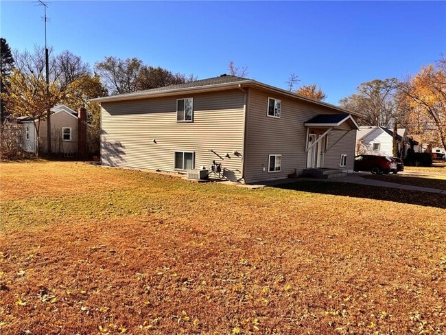 Building Photo - 810 16th St S