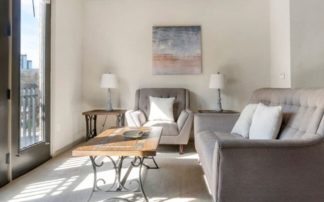 Building Photo - 1100 Ashwood Pkwy