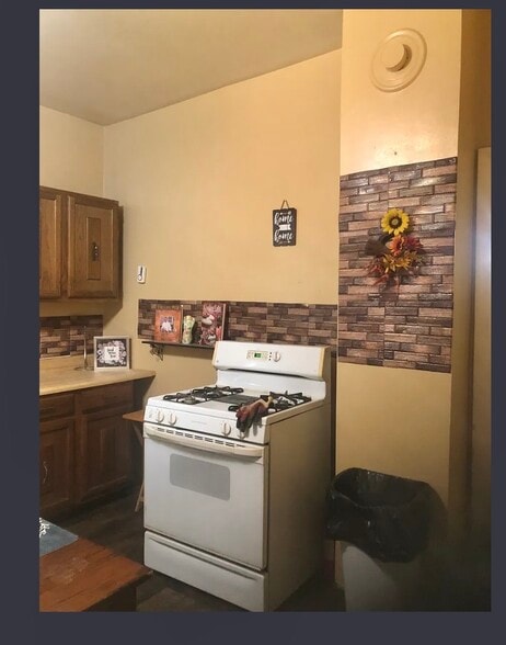 Building Photo - 106 Lancaster St