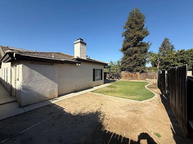 Building Photo - Beautiful 3 bedroom 2 bath home home in The Seasons!