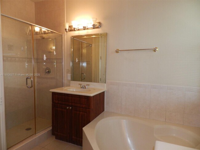 Building Photo - 16020 SW 91st Ct