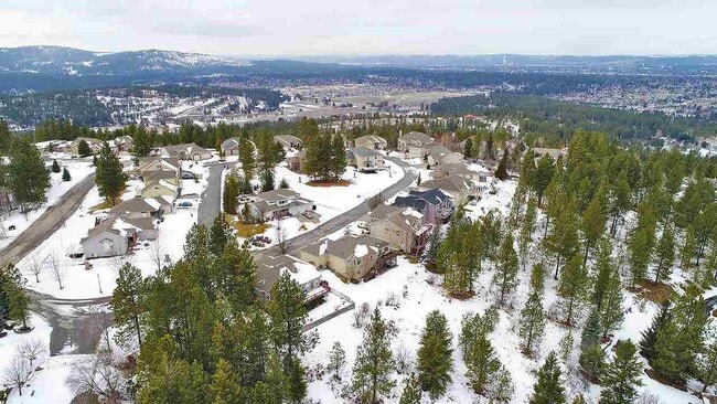 Building Photo - 5063 S Hillcrest Ln