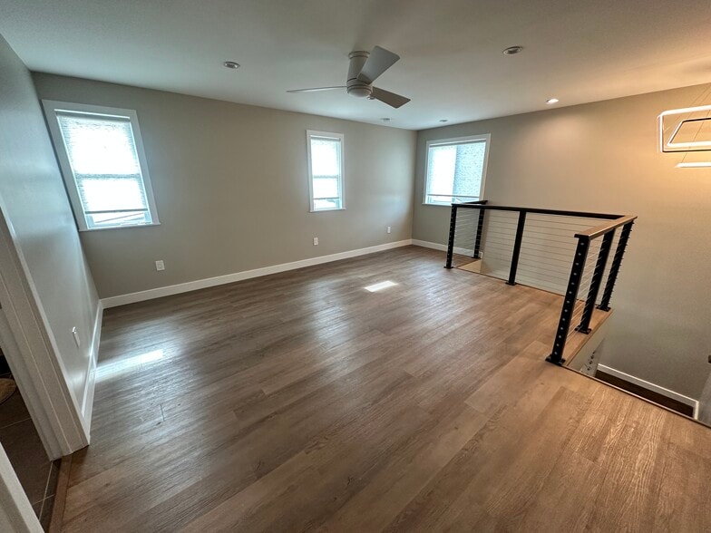 Bedroom with office nook. South / West facing with view - 5642 Printwood Way