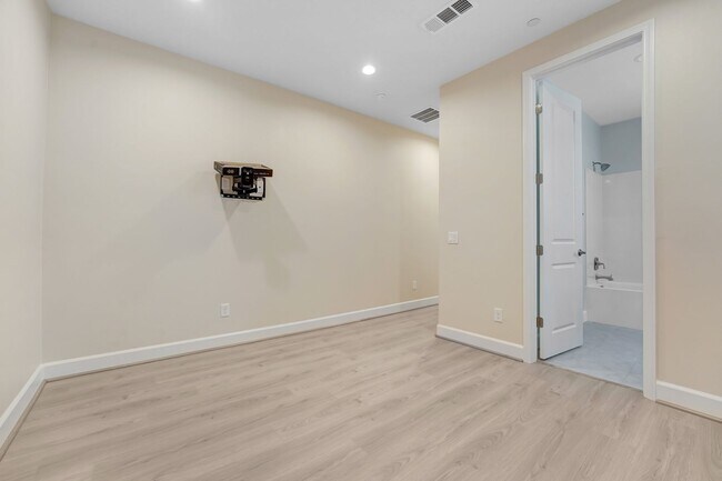 Building Photo - Stunning New Build Home with Breathtaking ...