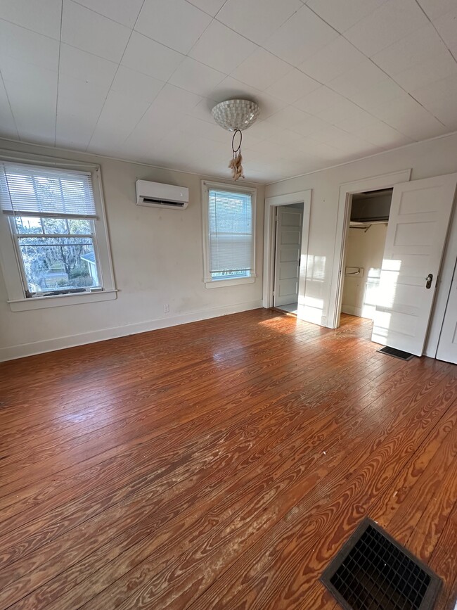 Building Photo - 303 Virginia Ave