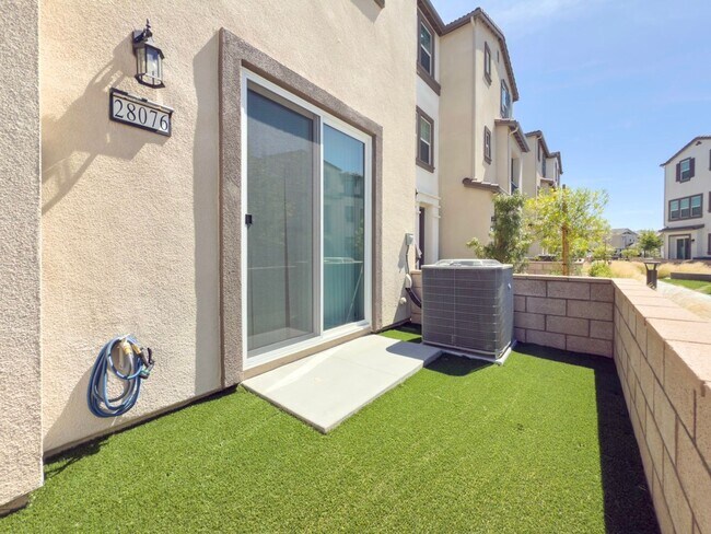 Building Photo - ~ AVAILABLE NOW ~ New Construction Home for Rent in the NEW Heirloom Farms Community in Temecula!