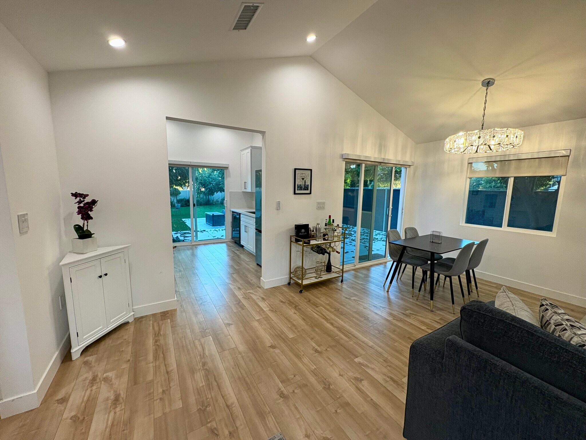 Building Photo - 502 N Avon St