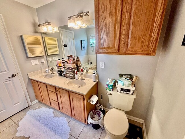 Building Photo - 3 bedroom/2.5 bathroom- Lake Cambridge- Kiln Creek