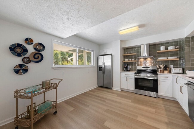 Building Photo - 169 Pompano St