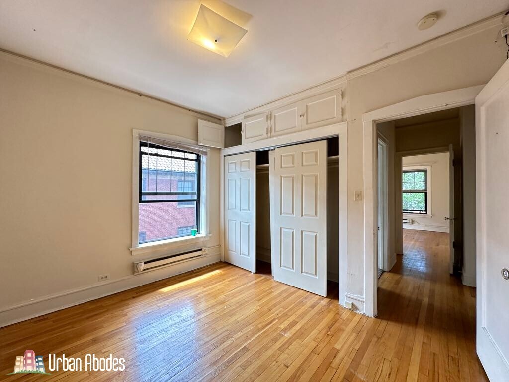 Building Photo - 1133 Oak Ave
