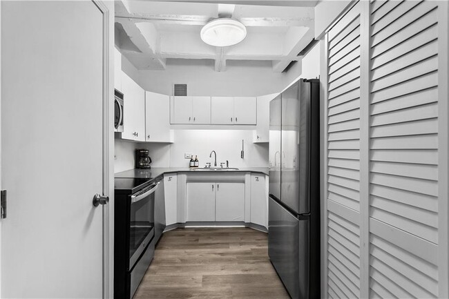 Building Photo - 3645 Peachtree Rd NE