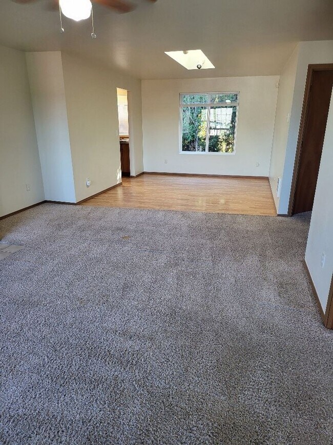 Building Photo - r159