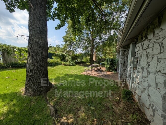 Building Photo - 8220 S College Ave