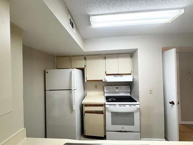 Building Photo - 401 Fountainhead Cir