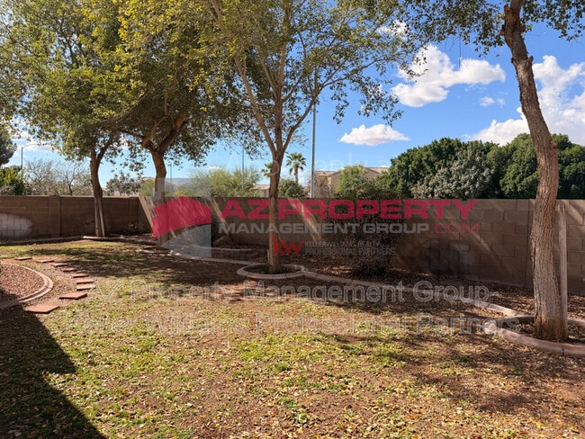 Building Photo - 13181 W Clarendon Ave