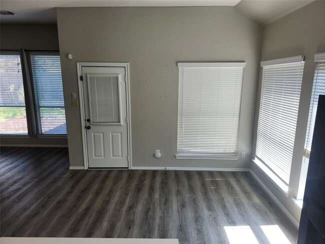 Building Photo - 28510 Rustic Pines Ct