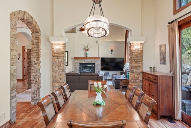 Building Photo - Stunning Broadmoor Estate with Mountain & City Views