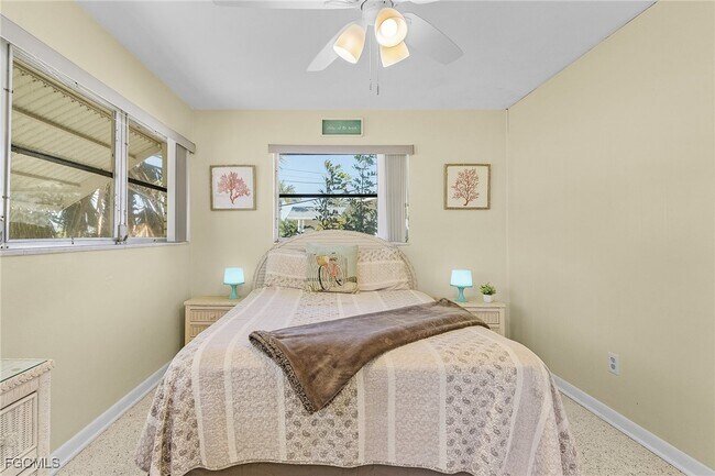 Building Photo - 2823 SE 18th Ave