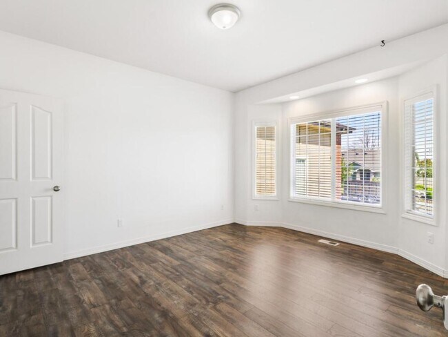 Building Photo - 695 W Riodosa Dr