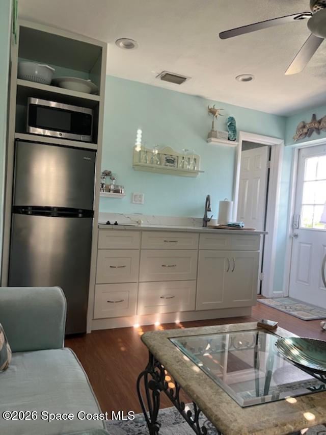 Building Photo - 2025 Date Palm Ave