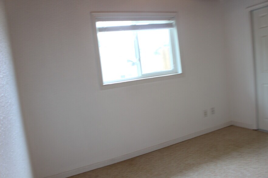 Building Photo - 1215 N Atlantic Ave