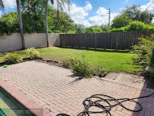 Building Photo - 10769 Nashville Dr
