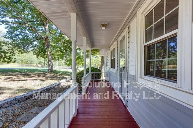 Building Photo - 5580 Hargrove Rd