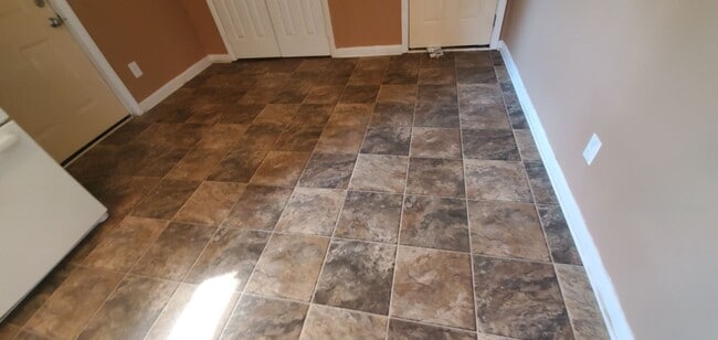 Building Photo - 2604 Aden Pl