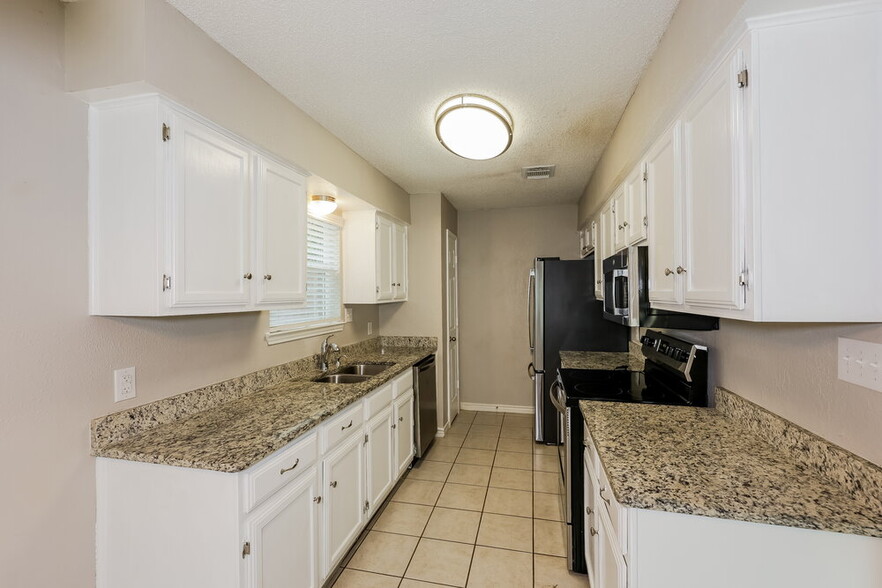 Building Photo - 6214 Big Springs Dr