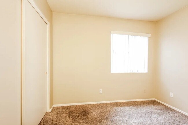 Building Photo - 2047 N 90th Ln