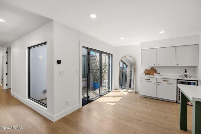 Building Photo - 7602 E Vía Del Reposo