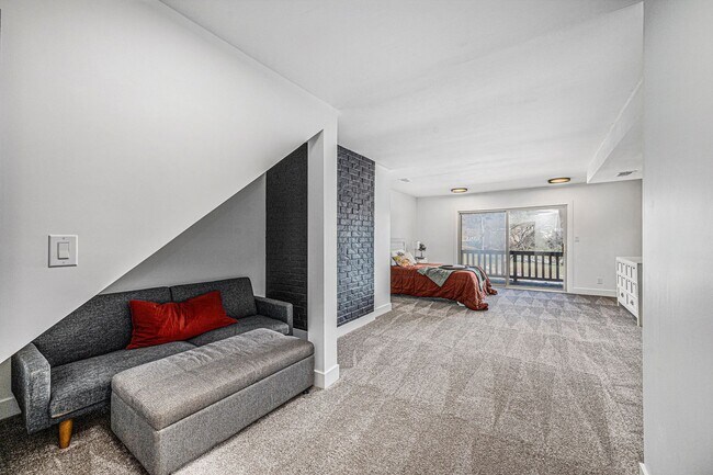 Building Photo - Renovated Lakefront 5 Bedroom Home with 2 Garages!