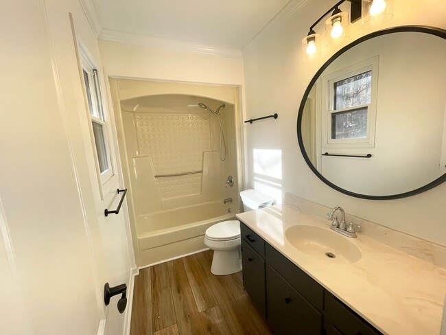 Building Photo - 328 Wellington Way