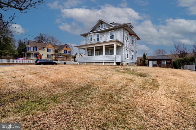 Building Photo - 1727 Magnolia Ave