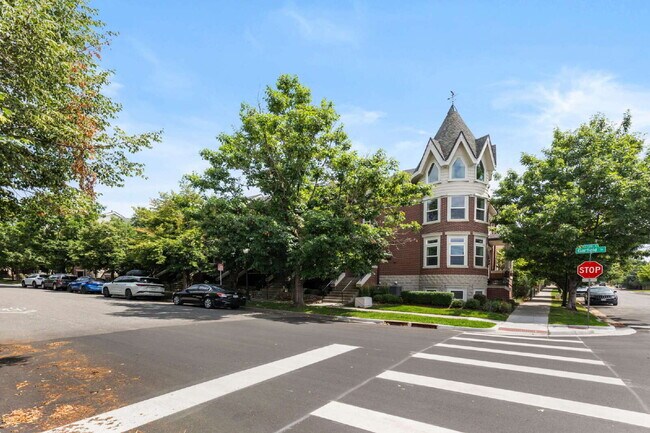Building Photo - $3,350.00 - 2 Bedroom, 2.5 Bathroom Condo ...