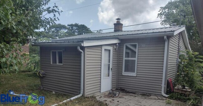 Primary Photo - 2511 S 7th St