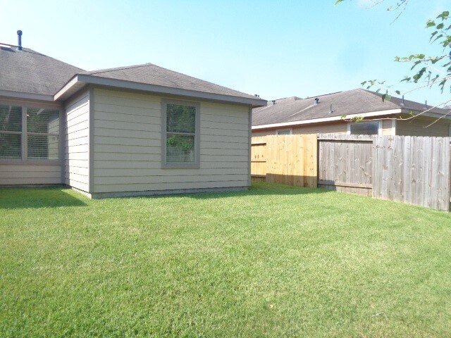 Building Photo - 7906 Big Oak Dr