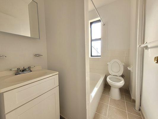 Building Photo - 3 bedroom in BRONX NY 10457