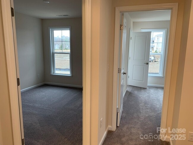 Building Photo - 23042 Clarabelle Dr