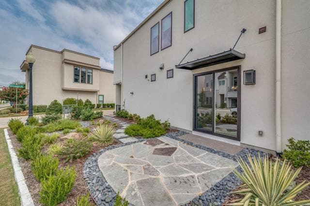 Building Photo - 6129 Echelon Way