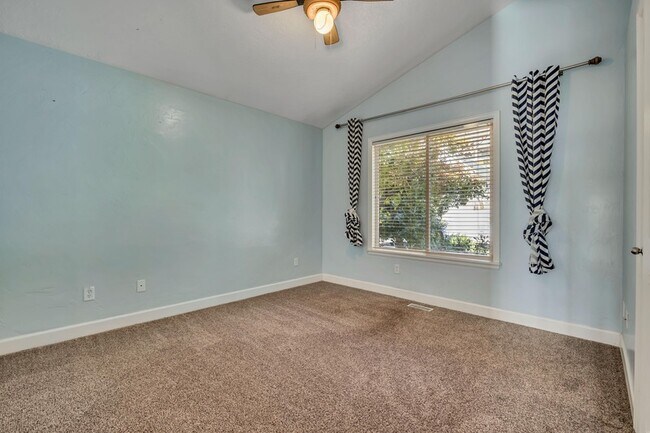 Building Photo - 8913 N Pine Hollow Dr