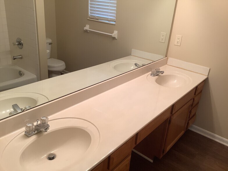 Building Photo - 4408 Moselle Dr