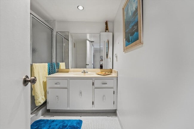 Building Photo - 16251 Golf Club Rd