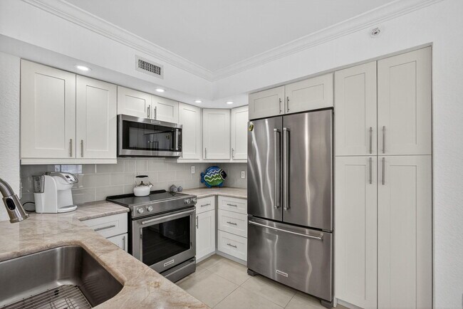 Building Photo - 1801 N Flagler Dr