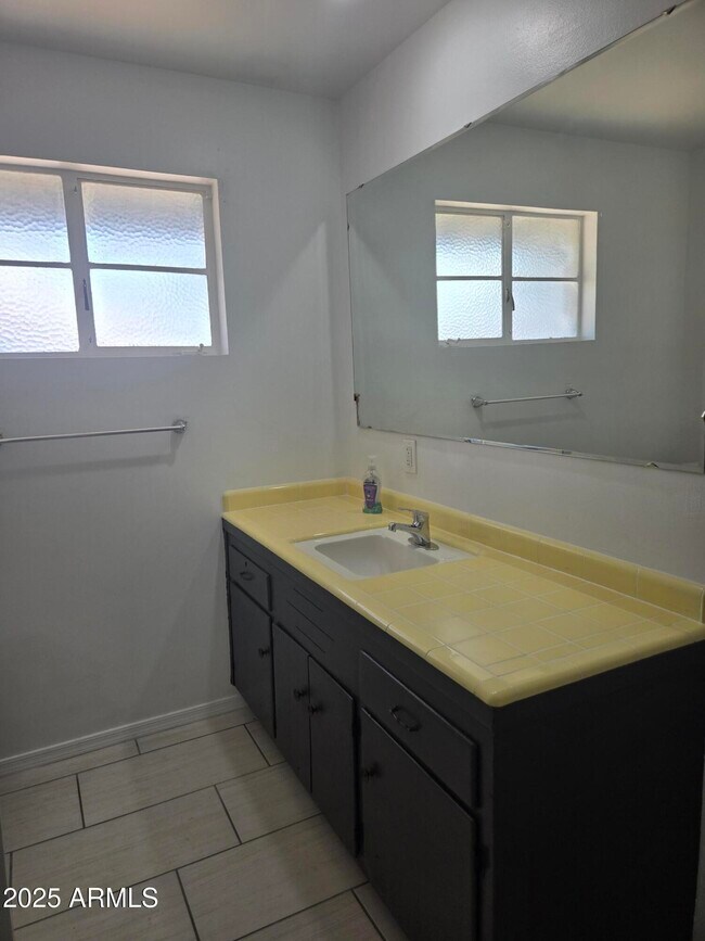 Building Photo - 3731 W Fleetwood Ln