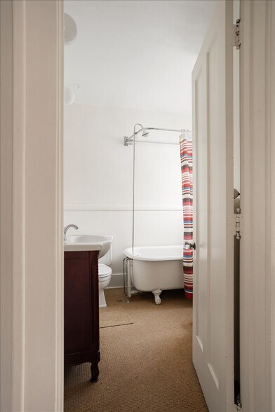 Building Photo - 246 Prospect Ave NE