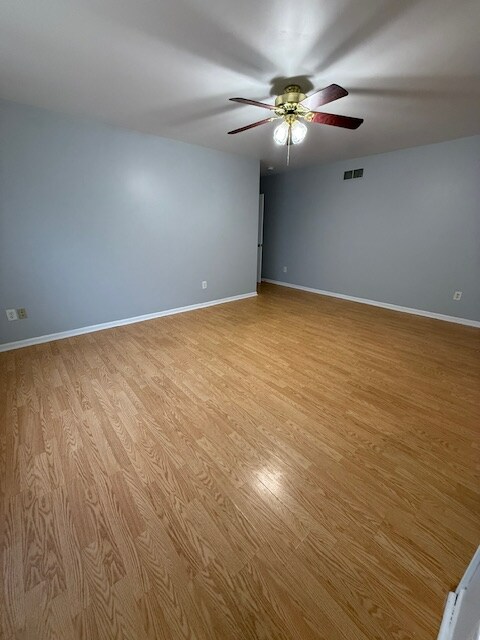 Building Photo - 28913 Annapolis Ave